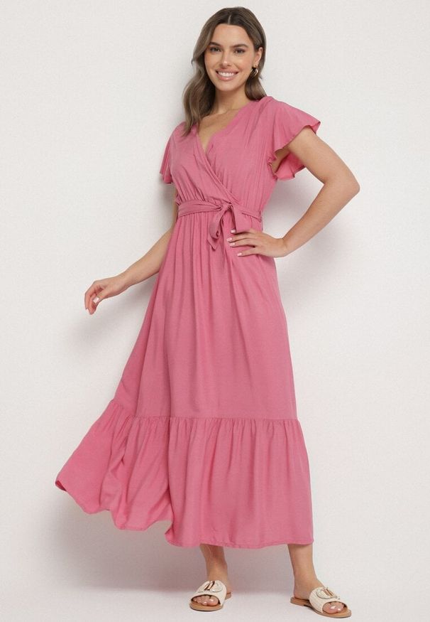 Born2be - Różowa Wiskozowa Sukienka z Kopertowym Dekoltem z Paskiem Savorlisse. Okazja: na co dzień. Kolor: różowy. Materiał: wiskoza. Wzór: aplikacja. Typ sukienki: kopertowe. Styl: casual, klasyczny