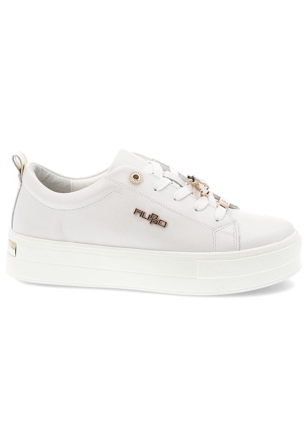 Białe Sneakersy Filippo Stylowe Obuwie Damskie Z Broszką. Okazja: na co dzień. Zapięcie: sznurówki. Kolor: biały. Materiał: materiał. Szerokość cholewki: normalna. Wzór: aplikacja