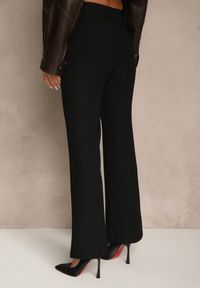 Renee - Czarne Spodnie Dzwony High Waist Ozdobione Metalicznymi Aplikacjami Avonelle. Okazja: na co dzień. Stan: podwyższony. Kolor: czarny. Materiał: skóra. Wzór: aplikacja. Styl: klasyczny, casual, elegancki #5