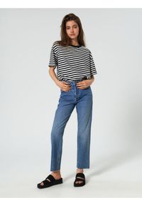 Sinsay - Jeansy straight high waist - niebieski. Stan: podwyższony. Kolor: niebieski. Długość: krótkie
