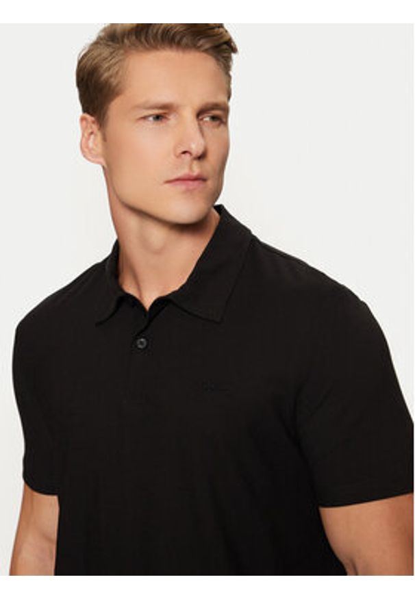 Guess Polo M4YP31 KCD60 Czarny Regular Fit. Typ kołnierza: polo. Kolor: czarny. Materiał: bawełna