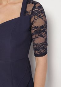 Born2be - Granatowa Asymetryczna Sukienka Vices o Dopasowanym Kroju z Koronką Natifese. Okazja: na co dzień. Typ kołnierza: dekolt kwadratowy. Kolor: niebieski. Materiał: koronka. Wzór: koronka. Typ sukienki: asymetryczne. Styl: klasyczny, casual, elegancki #2