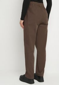 Born2be - Brązowe Spodnie Bawełniane w Stylu Mom Fit ze Sznurkiem Adenelle. Okazja: na co dzień. Kolor: brązowy. Materiał: bawełna. Styl: casual