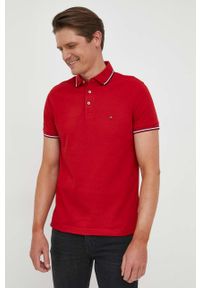 TOMMY HILFIGER - Tommy Hilfiger polo męski kolor czerwony wzorzysty. Okazja: na co dzień. Typ kołnierza: polo. Kolor: czerwony. Materiał: bawełna, dzianina. Długość: krótkie. Wzór: aplikacja. Styl: casual #4