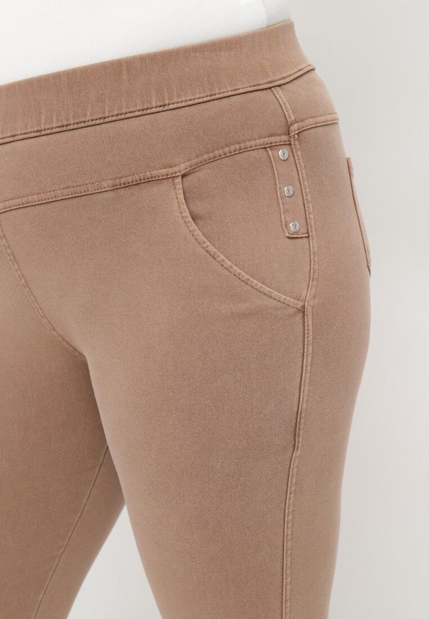 Born2be - Ciemnobeżowe Spodnie z Gumką w Talii i Prostymi Nogawkami Lotlipa. Okazja: na spotkanie biznesowe, na co dzień. Kolekcja: plus size. Kolor: beżowy. Styl: biznesowy, elegancki, casual