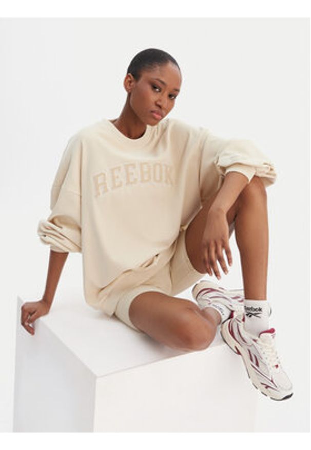 Reebok Bluza Reebok x Ewa Chodakowska RK25622CCW Beżowy Relaxed Fit. Kolor: beżowy. Materiał: bawełna
