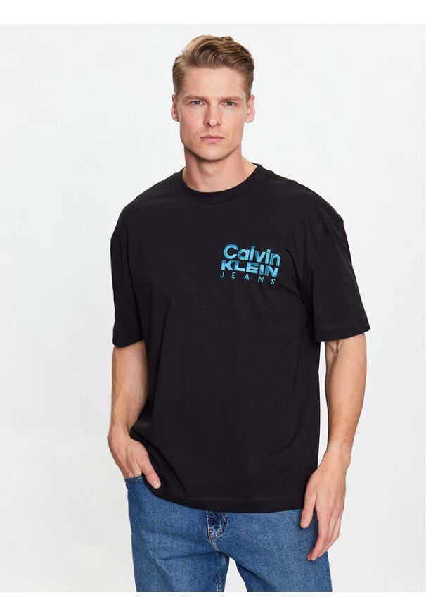 Calvin Klein Jeans T-Shirt J30J324225 Czarny Regular Fit. Kolor: czarny. Materiał: bawełna