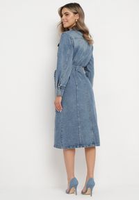 Born2be - Granatowa Koszulowa Sukienka Jeansowa z Bawełny z Kieszeniami i Materiałowym Paskiem Udettia. Kolor: niebieski. Materiał: jeans, bawełna, materiał. Typ sukienki: koszulowe #2