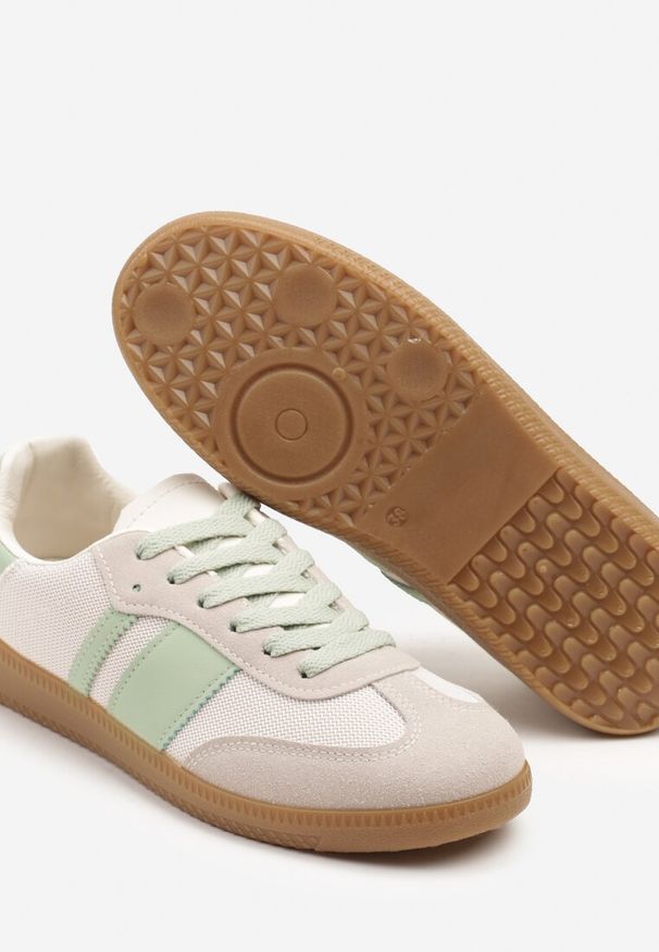 Renee - Biało-Zielone Sneakersy na Kauczukowej Podeszwie Ozdobione Paskami Emidi. Okazja: na co dzień. Zapięcie: pasek. Kolor: biały. Materiał: kauczuk. Wzór: aplikacja. Obcas: na obcasie. Wysokość obcasa: niski