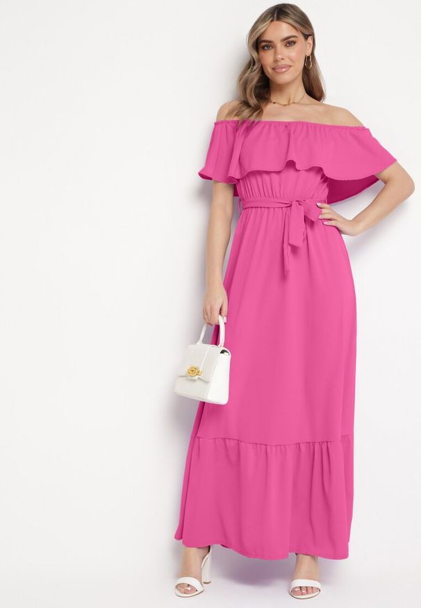 Born2be - Różowa Sukienka o Rozkloszowanym Fasonie z Hiszpańskim Dekoltem i Materiałowym Paskiem Nacara. Okazja: na co dzień. Kolor: różowy. Materiał: materiał. Długość rękawa: krótki rękaw. Sezon: lato. Typ sukienki: proste. Styl: casual