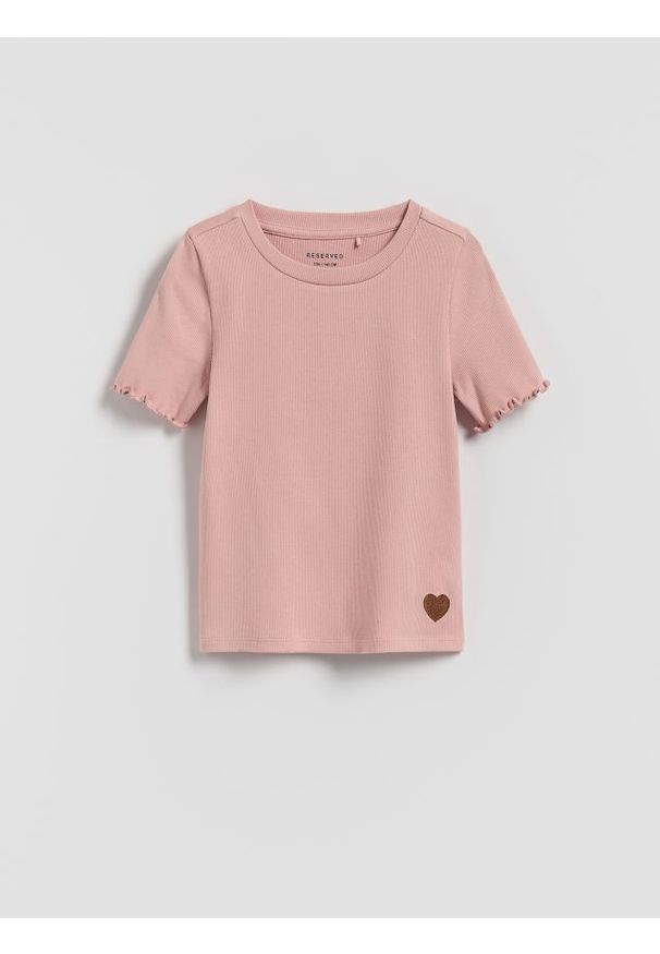 Reserved - Prążkowany t-shirt z haftem - różowy. Kolor: różowy. Materiał: prążkowany. Wzór: haft