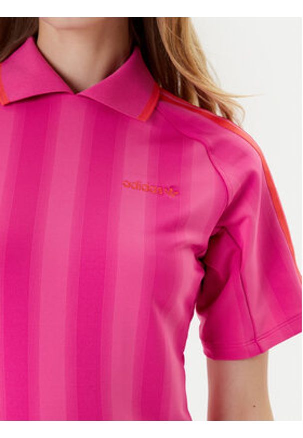 Adidas - adidas Sukienka codzienna Football Inspired Graphic JW6013 Różowy Regular Fit. Okazja: na co dzień. Kolor: różowy. Materiał: syntetyk. Typ sukienki: proste. Styl: casual