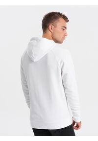 Ombre Clothing - Męska klasyczna bluza kangurka z nadrukiem - biała V1. Typ kołnierza: kaptur. Kolor: biały. Materiał: poliester, bawełna. Wzór: nadruk. Styl: klasyczny