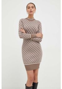Guess sukienka kolor beżowy mini dopasowana. Kolor: beżowy. Materiał: dzianina. Długość rękawa: długi rękaw. Typ sukienki: dopasowane. Długość: mini