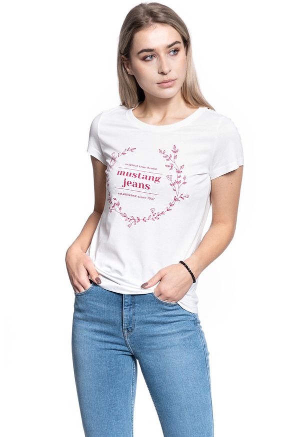 Mustang - T-SHIRT DAMSKI MUSTANG ALINA C PRINT CLOUD DANCER 1010748 2020. Wzór: nadruk