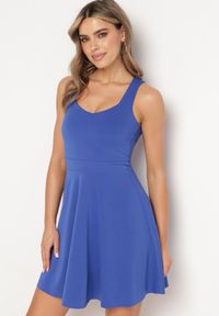 Born2be - Granatowa Rozkloszowana Sukienka na Ramiączkach z Koronkowym Wycięciem na Plecach Devantia. Okazja: na randkę, na ślub cywilny, na wesele. Kolor: niebieski. Materiał: koronka. Długość rękawa: na ramiączkach. Wzór: koronka. Sezon: lato. Typ sukienki: rozkloszowane. Styl: elegancki, klasyczny #1