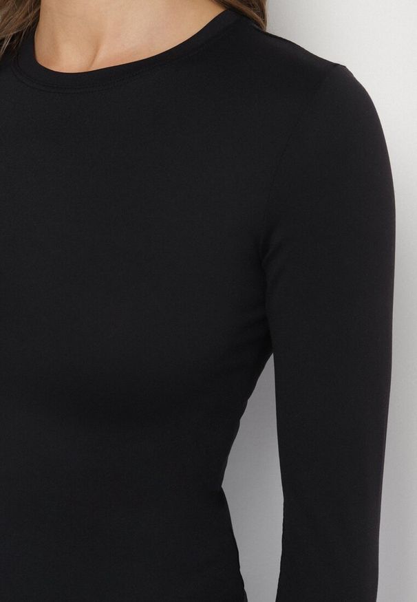 Born2be - Czarna Bawełniana Bluzka Typu Longsleeve Lisfia. Okazja: na co dzień, na spotkanie biznesowe, do pracy. Kolor: czarny. Materiał: bawełna. Długość rękawa: długi rękaw. Styl: biznesowy, elegancki, casual