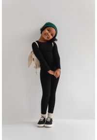 Marsala - MINI legginsy z elastycznego prążka w kolorze TOTALLY BLACK - HIPS LIGHT-116-122 (6-7). Okazja: na co dzień. Kolor: czarny. Materiał: tkanina, bawełna, elastan, materiał, prążkowany, guma. Wzór: prążki. Styl: casual #1