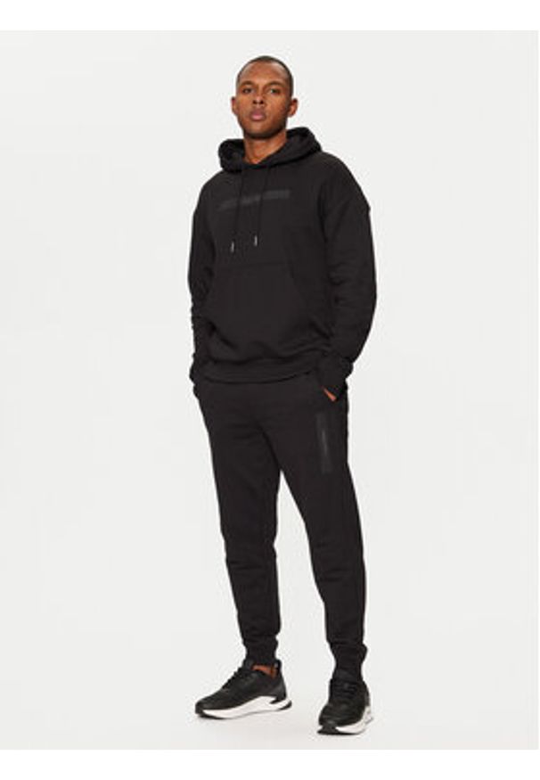 Calvin Klein Spodnie dresowe K10K113838 Czarny Regular Fit. Kolor: czarny. Materiał: bawełna