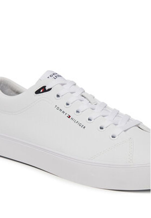 TOMMY HILFIGER - Tommy Hilfiger Sneakersy Th Hi Vulc Core Low Lth Ii Ess FM0FM05511 Biały. Kolor: biały. Materiał: skóra