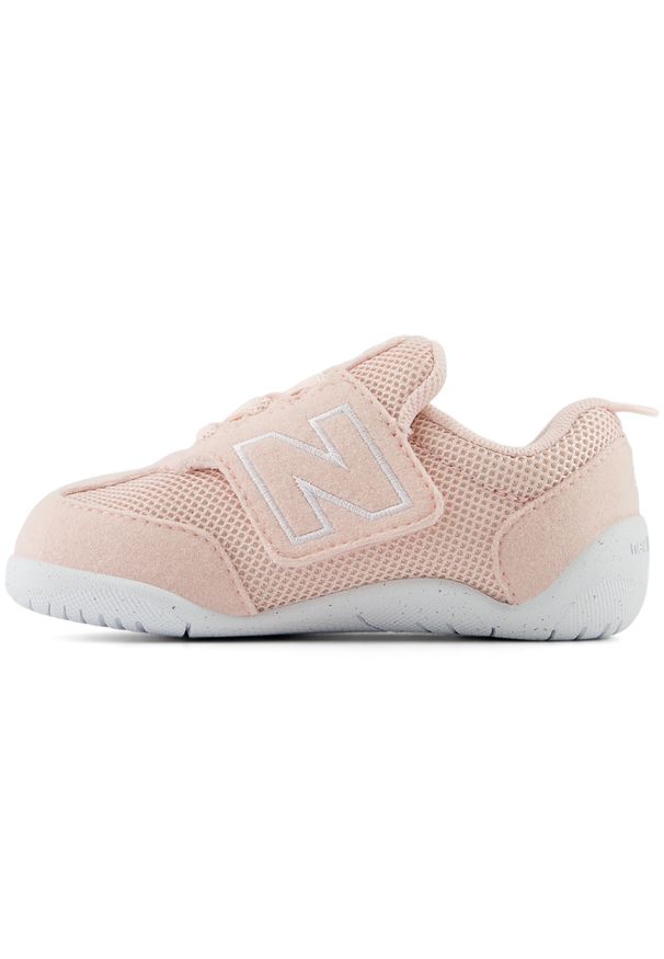 Buty niemowlęce New Balance NW1STPK – różowe. Zapięcie: rzepy. Kolor: różowy. Materiał: guma. Szerokość cholewki: normalna. Wzór: kolorowy