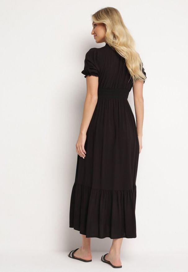 Born2be - Czarna Bawełniana Sukienka z Kopertowym Dekoltem w Stylu Boho Rissasie. Okazja: na co dzień. Kolor: czarny. Materiał: bawełna. Typ sukienki: kopertowe. Styl: boho