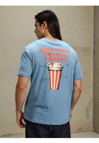 Sinsay - Bawełniana koszulka z nadrukiem na plecach - niebieski. Kolor: niebieski. Materiał: bawełna. Wzór: nadruk