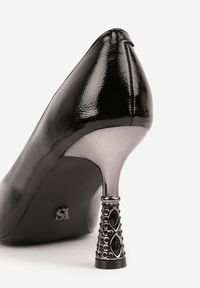 Renee - Czarne Lakierowane Szpilki Vices z Wkładką ze Skóry Naturalnej Zdobione Cyrkoniami Gioriana. Kolor: czarny. Materiał: skóra, lakier. Wzór: aplikacja. Obcas: na szpilce. Styl: elegancki, klasyczny. Wysokość obcasa: średni #3