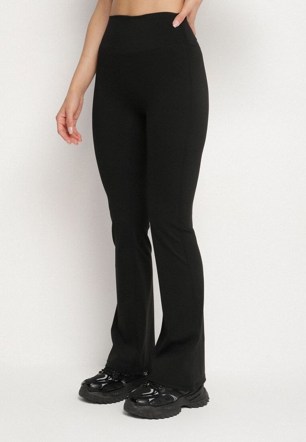 Born2be - Czarny Komplet Sportowy Koszulka ze Sznurowaniem i Spodnie Lumarelle. Kolor: czarny