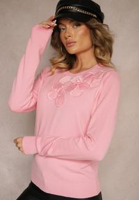 Renee - Różowy Sweter z Modalem i Wiskozą Ozdobiony Aplikacjami 3D Desalttia. Okazja: na co dzień. Kolor: różowy. Materiał: wiskoza. Wzór: aplikacja. Styl: casual