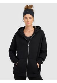 4f - 4F Bluza dresowa rozpinana z kapturem damska - czarna L. Okazja: na co dzień, do pracy, na spacer. Typ kołnierza: kaptur. Kolor: czarny. Materiał: dresówka. Styl: casual. Sport: turystyka piesza #1