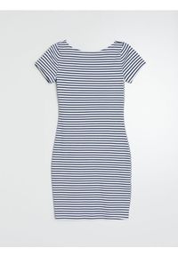 Sinsay - Bawełniana sukienka dresowa w paski - wielobarwny. Materiał: bawełna, dresówka. Wzór: paski #1