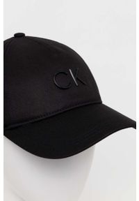 Calvin Klein czapka z daszkiem kolor czarny gładka. Kolor: czarny. Materiał: włókno, lyocell. Wzór: gładki #3