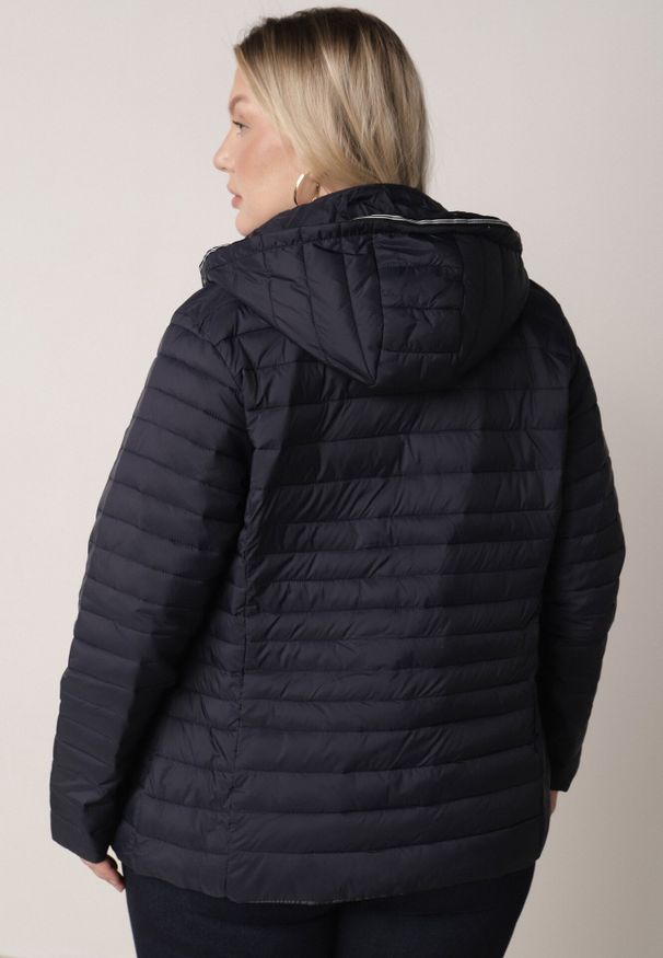 Born2be - Granatowa Pikowana Kurtka Przejściowa z Odpinanym Kapturem Tidesse. Kolor: niebieski. Materiał: poliester, jeans