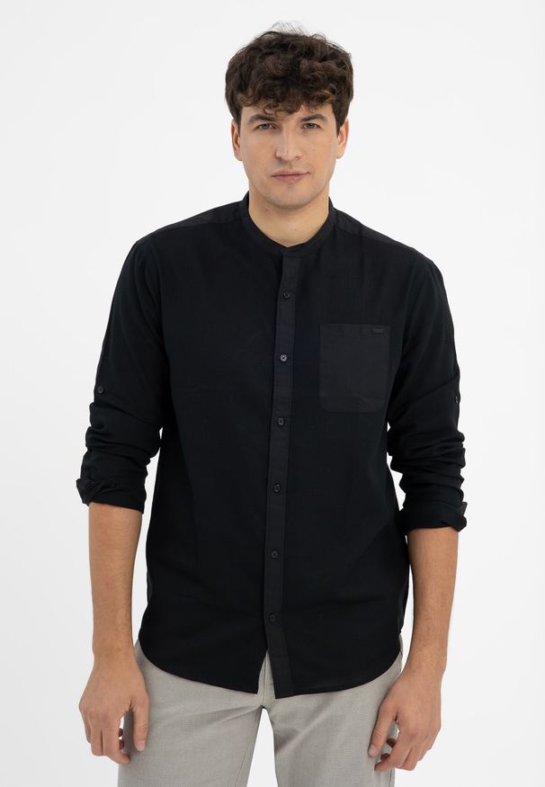 Volcano - Bawełniana koszula, Regular Fit, K-BASTO. Typ kołnierza: kołnierzyk stójkowy. Kolor: czarny. Materiał: bawełna. Wzór: ze splotem. Styl: klasyczny