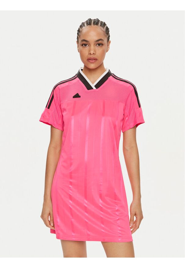 Adidas - adidas Sukienka codzienna Tiro Summer IS0732 Różowy Regular Fit. Okazja: na co dzień. Kolor: różowy. Materiał: syntetyk. Typ sukienki: proste. Styl: casual