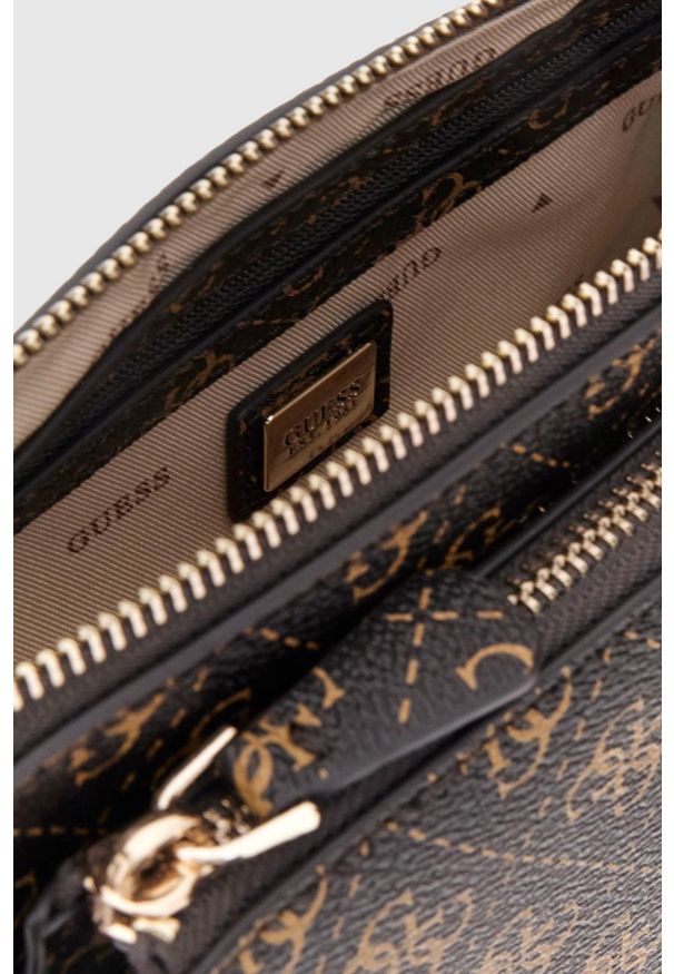 Guess - GUESS Brązowa kopertówka damska Noelle II. Kolor: brązowy. Materiał: skórzane. Rozmiar: małe