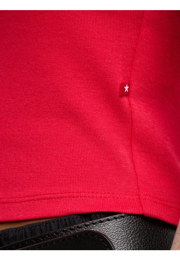 Big-Star - Koszulka damska slim z dekoltem caro czerwona Missa 603. Okazja: na co dzień. Kolor: czerwony. Materiał: żakard, jeans, materiał, prążkowany. Styl: casual