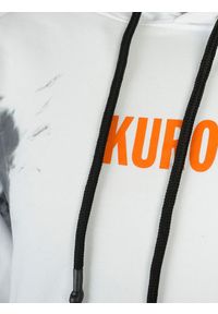 Takeshy Kurosawa Bluza "Shibori" | 82917 | Shibori | Mężczyzna | Biały, Szary. Okazja: na co dzień. Typ kołnierza: kaptur. Kolor: biały, szary, wielokolorowy. Materiał: bawełna. Wzór: aplikacja, nadruk. Styl: casual