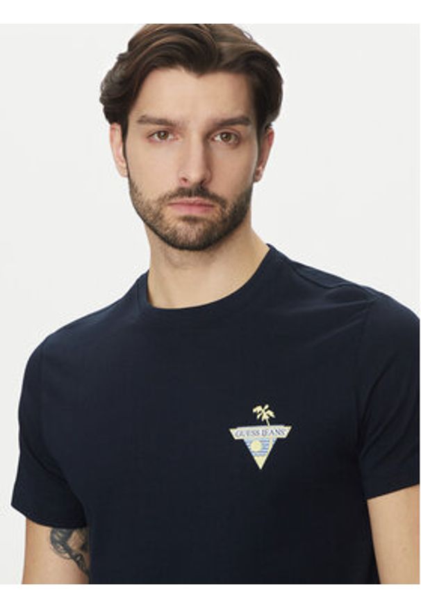 Guess Jeans T-Shirt M5GI55 K8FQ4 Granatowy Regular Fit. Kolor: niebieski. Materiał: bawełna