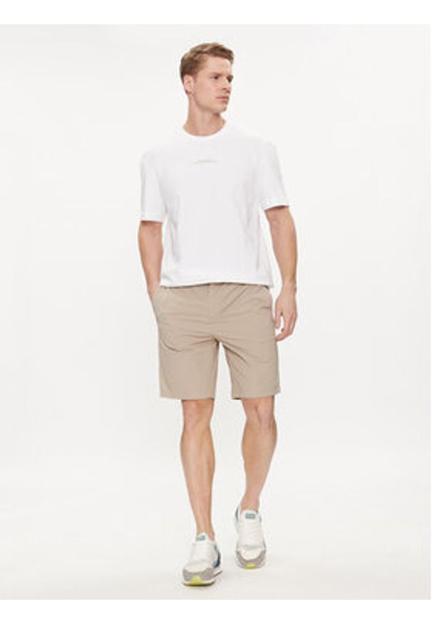 Calvin Klein T-Shirt Linear Back Logo K10K112486 Biały Regular Fit. Kolor: biały. Materiał: bawełna
