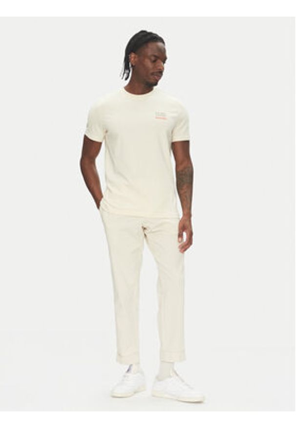 Mustang T-Shirt Austin 1016502 Beżowy Regular Fit. Kolor: beżowy. Materiał: bawełna