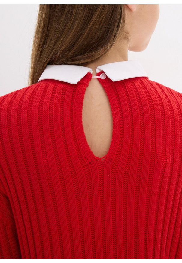 bonprix - Sweter z koszulową wstawką. Kolor: czerwony. Materiał: dzianina. Wzór: ze splotem