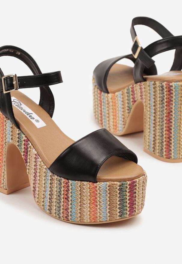Born2be - Czarne Sandały na Platformie i Obcasie z Plecionym Wzorem Dovirae. Okazja: na co dzień. Zapięcie: sprzączka. Kolor: czarny. Materiał: jeans. Obcas: na obcasie. Styl: elegancki, casual. Wysokość obcasa: średni