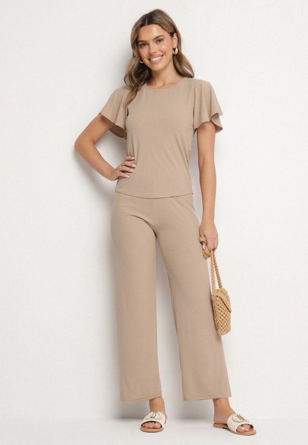 Born2be - Ciemnobeżowe Prążkowane Spodnie Szerokie z Gumką w Pasie Drasia. Kolor: beżowy. Materiał: prążkowany