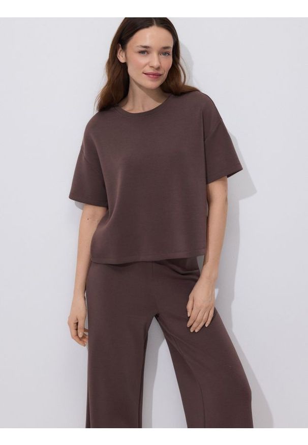 Reserved - T-shirt z modalem - brązowy. Kolor: brązowy. Materiał: dzianina