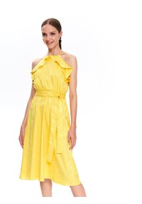 TOP SECRET - żakardowa sukienka z falbaną. Okazja: na imprezę. Kolor: żółty. Materiał: żakard. Długość rękawa: na ramiączkach. Sezon: lato. Styl: elegancki, wizytowy #1
