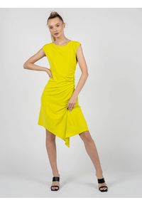 Patrizia Pepe Sukienka | 8A0941 J015 | Kobieta | Żółty. Kolor: żółty. Materiał: acetat, elastan, poliamid. Długość rękawa: krótki rękaw. Wzór: aplikacja. Typ sukienki: asymetryczne, dopasowane. Długość: mini #1