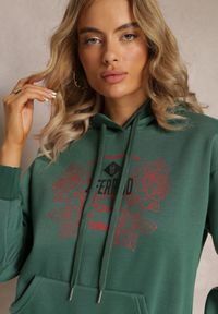 Renee - Zielona Modna Bluza z Nadrukiem i Kapturem Ozdobiona Nadrukiem Arinalu. Kolor: zielony. Materiał: polar. Wzór: aplikacja, nadruk
