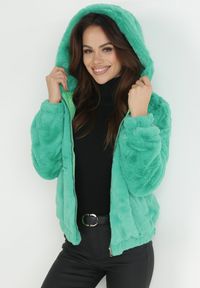 Born2be - Zielona Kurtka Futerko Teddy Oversize Denon. Typ kołnierza: kaptur. Kolor: zielony. Materiał: futro. Sezon: zima, jesień #6